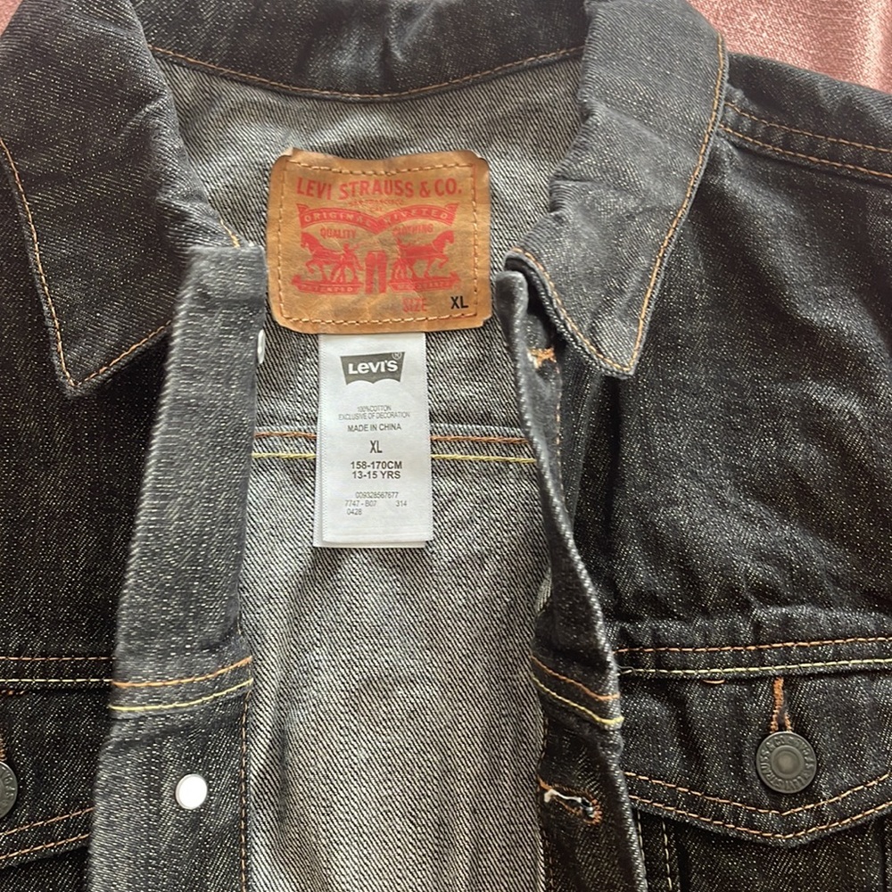 Jean jacket - Picture 2 of 3
